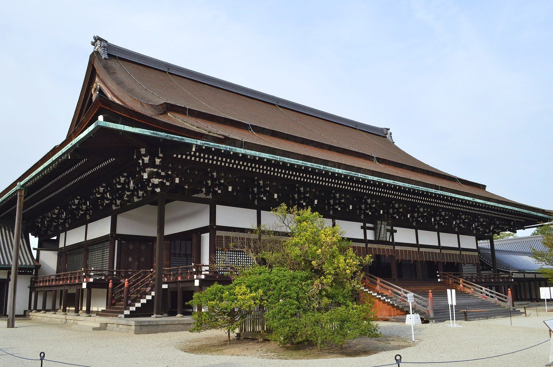 The Shishinden hall of the Kyoto Imperial Palace with its cypress-bark roof and white gravel courtyard